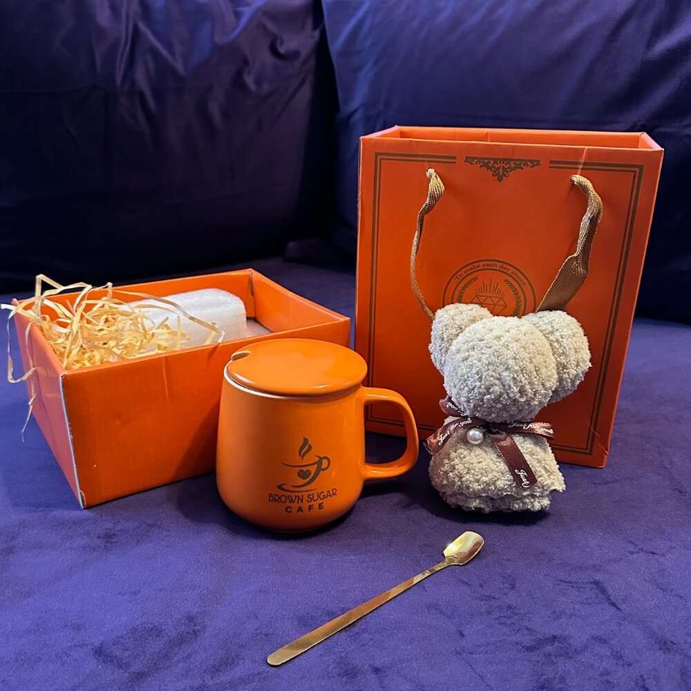 Tea cup, spoon and teddy bear towel set